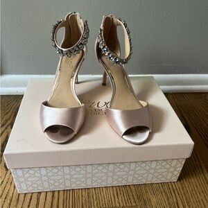 Jewel Badgley Mischka Genevieve Womens Bridal Satin Stiletto Heel size 6.5